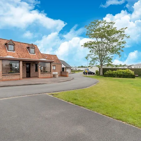 In Near Sandy Beaches Chalet De Haan