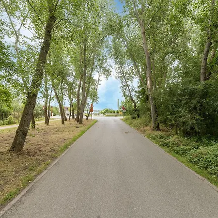 Chalet In Near Sandy Beaches