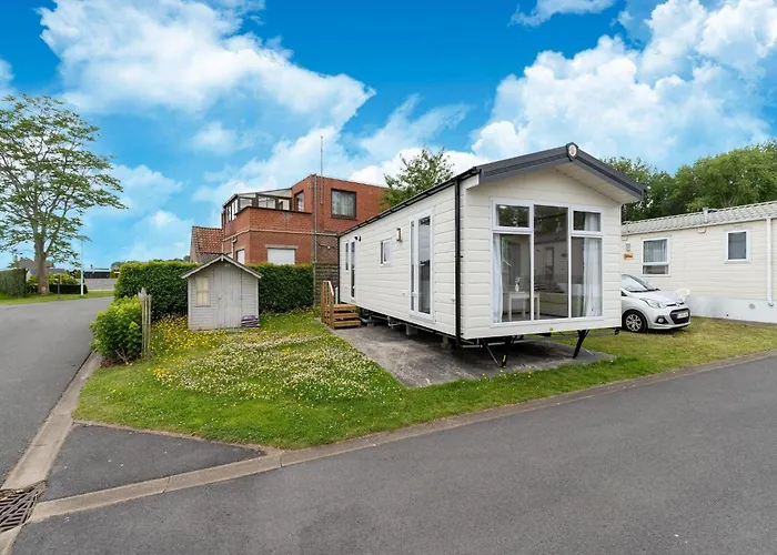 In Near Sandy Beaches Chalet De Haan